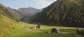 Parkplatz vorm Alpengasthof Kasern